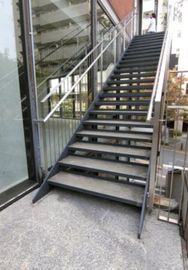 リードシー代官山 階段　写真