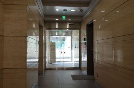 NMF五反田駅前ビル エントランスホール　写真