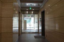 NMF五反田駅前ビル エントランスホール　写真