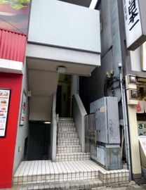 鳥山ビル エントランス　写真