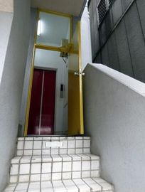 鳥山ビル エレベーターホール　写真