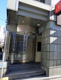 春日タワービル エントランス　写真