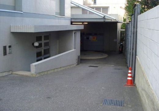 YKビル 駐車場　写真