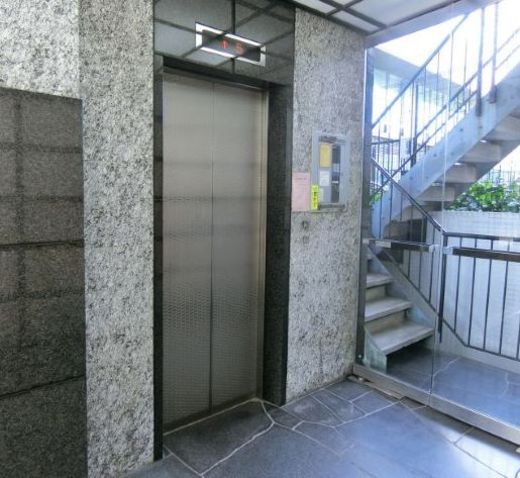 青山但馬屋ビル エレベーター　写真