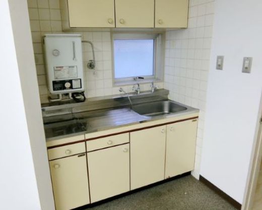 第二進盛ビル 給湯　写真