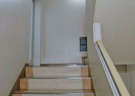 神田グロウビル 階段