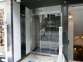 曽根ビル 入口　写真