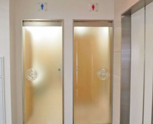 白鳥橋三笠ビル トイレ出入り口