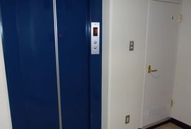 川内ビル エレベーター　写真
