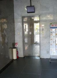 桜新町石田ビル エレベーターホール　写真