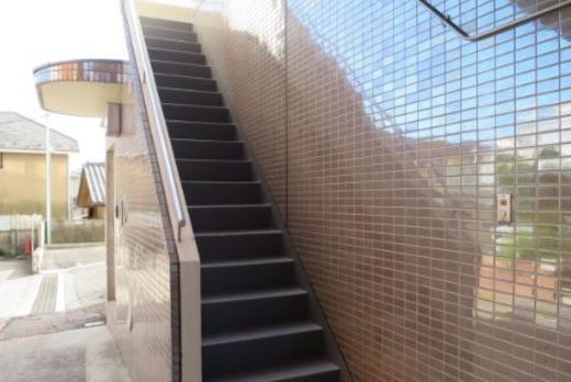 桜新町石田ビル 外階段　写真