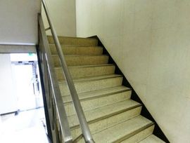 錦精社神田ビル 階段