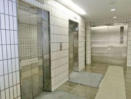 岩本町喜多ビル エレベーターホール　写真