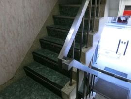 鈴木ビル(銀座) 階段　写真