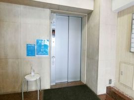共立ビル エレベーターホール　写真