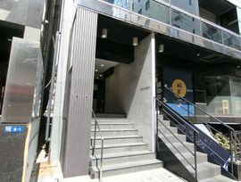 加富屋ビル エントランス　写真
