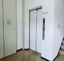 日新横山町ビル エレベーターホール　写真