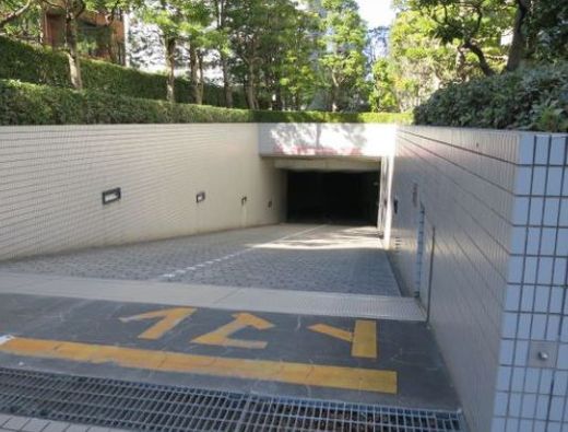FOREFRONT TOWER 駐車場　写真