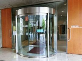 建築会館 エントランス　写真