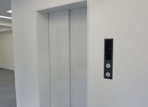 NO.1ニイクラビル エレベーター