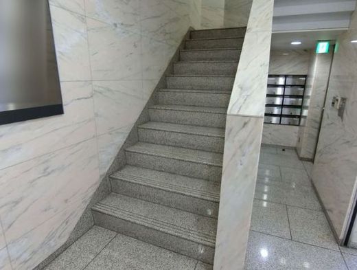 渡辺商事赤坂ビル(旧:NIKKEN赤坂ビル) 階段