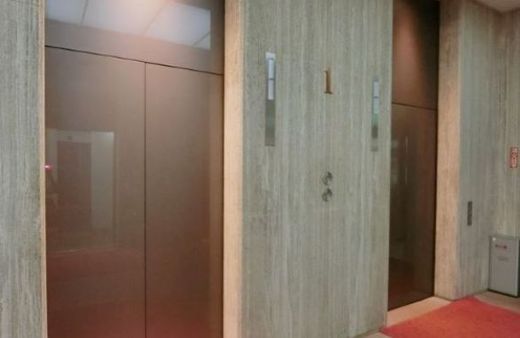 日土地ビル エレベーター　写真