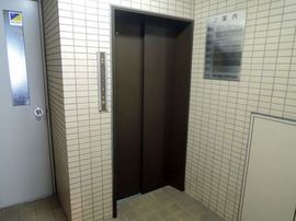 高丸ビル エレベーターホール　写真
