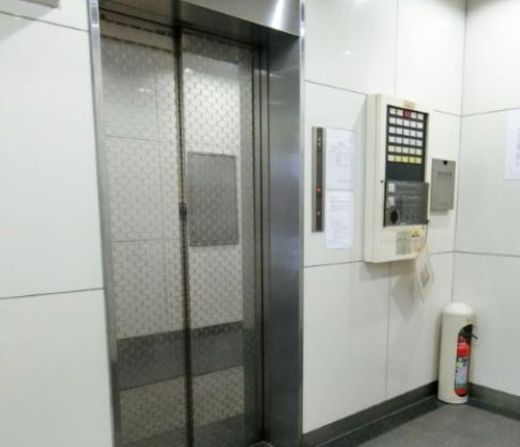 共同ビル(新本町) エレベーター　写真