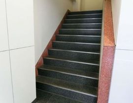 共同ビル(新本町) 階段　写真