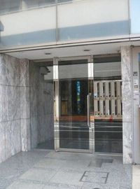 山栄ビル エントランス