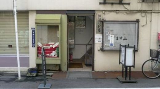 仲通りビル エントランス　写真