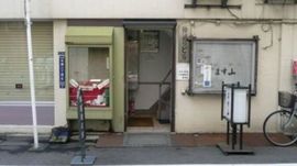 仲通りビル エントランス　写真