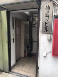 仲通りビル エントランス　画像