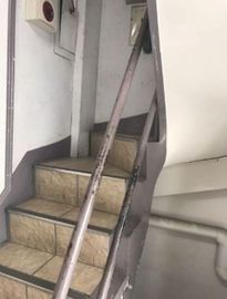 仲通りビル 階段　写真