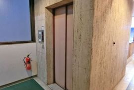茅ヶ紡ビル エレベーターホール　写真