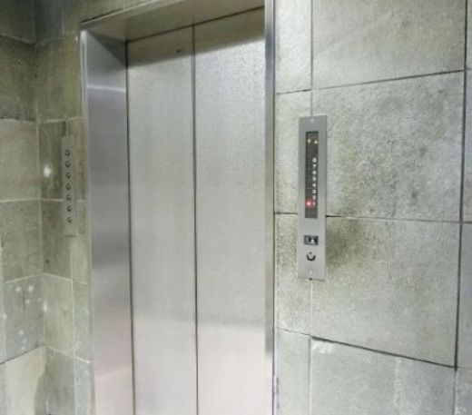 第2富田ビル エレベーターホール　写真