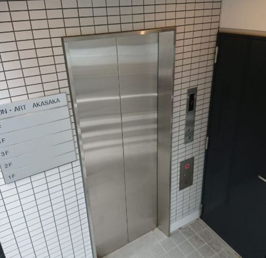 FUN ART AKASAKA エレベーター　写真