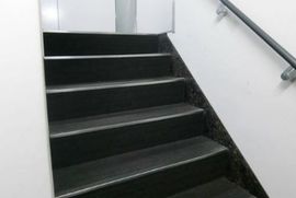井門銀座一丁目ビル 階段