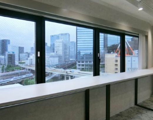 いちご内神田ビル 窓　写真