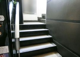 いちご内神田ビル 階段　写真