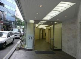 いちご神宮前ビル エントランス　画像