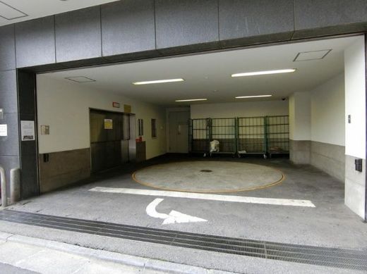 新橋マリンビル 駐車場　写真