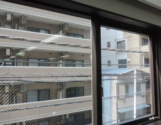 麹町鶴屋八幡ビル 窓　写真