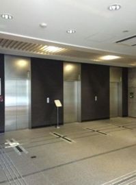千代田小川町クロスタ エレベーターホール　写真