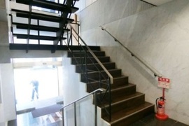 四谷荒木町スクエア 階段　写真