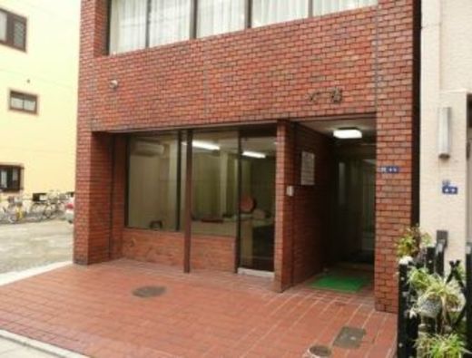 有隣ビル エントランス　写真