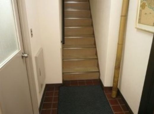 有隣ビル 階段　写真