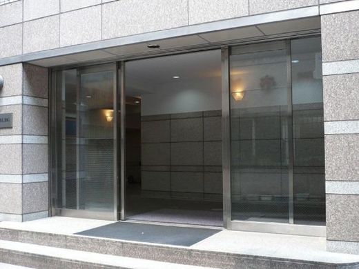 UETAKEビル エントランス　写真