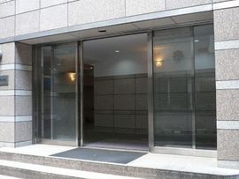 UETAKEビル エントランス　写真