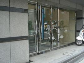 エアマンズビル市ヶ谷 エントランス　写真